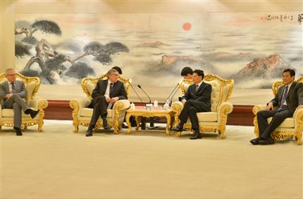 Xie Fuzhan metguests from Luxembourg and Zhang Mingchao attended the meeting